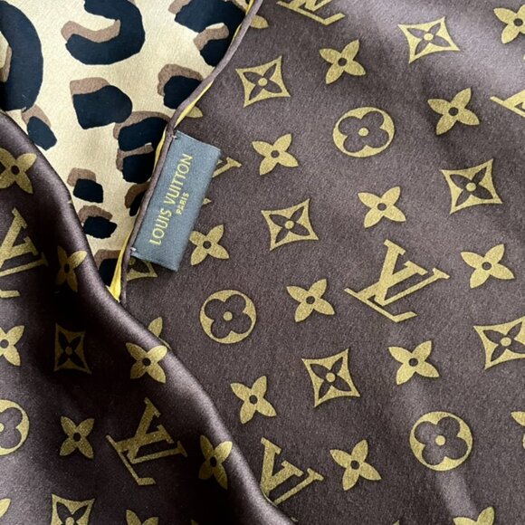 New Louis Vuitton Monogram Logo Animal Print Oversize Brown Gold Silk Wrap - Picture 9 of 15